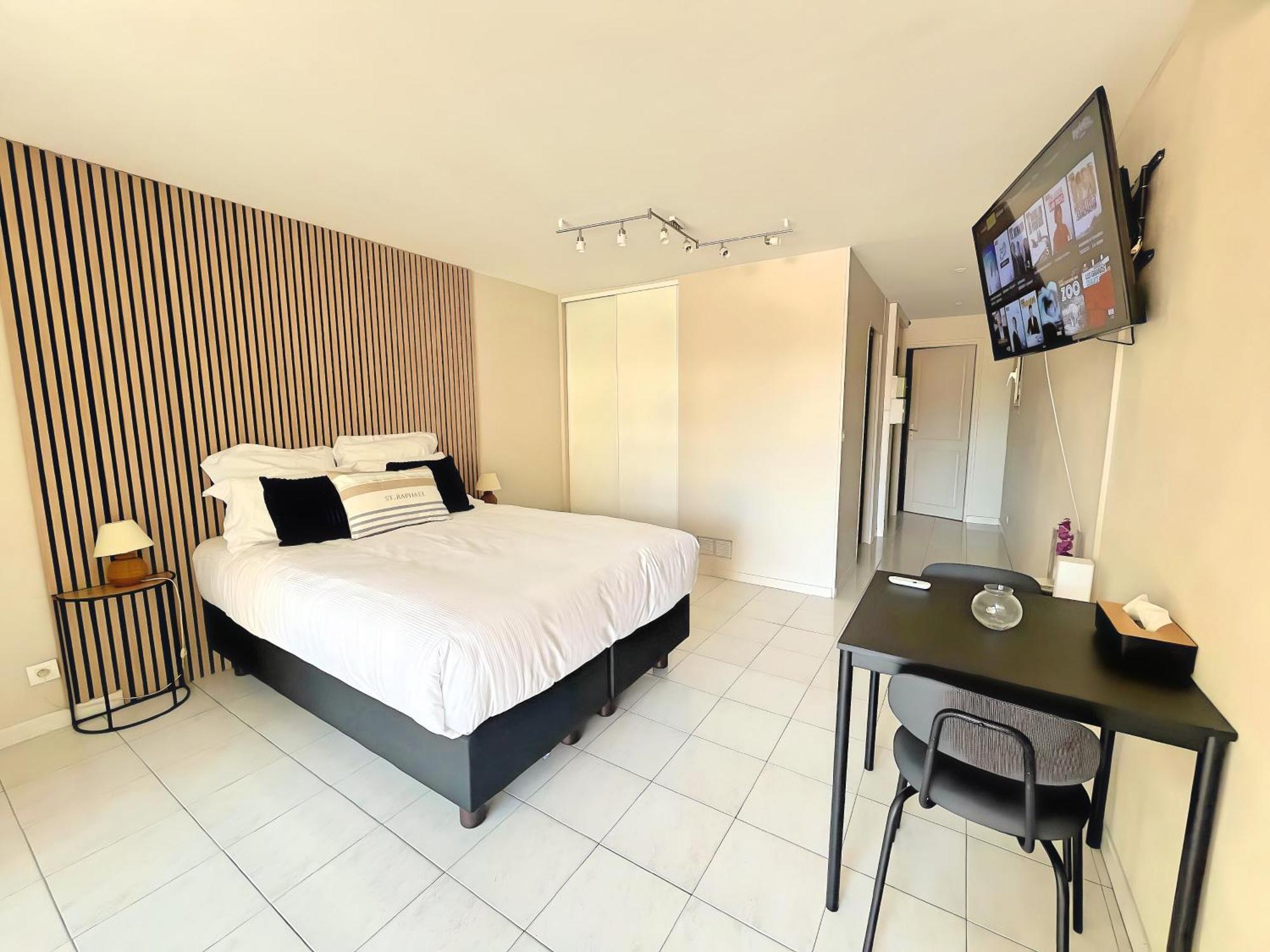 Les Studios Famandiers Saint-Raphaël 外观 照片